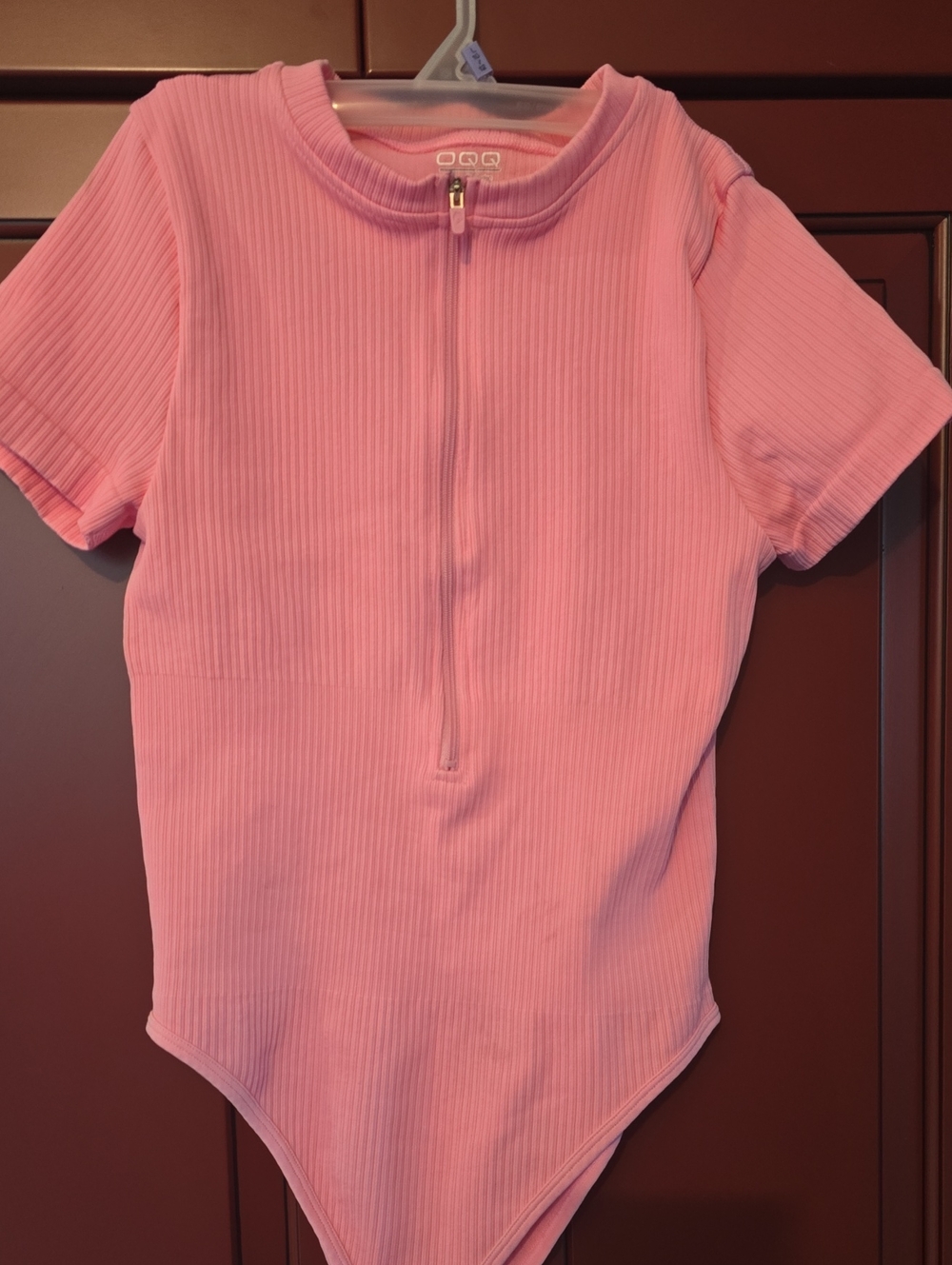 Pink Ribbed Short-Sleeve Kids Bodysuit with Front Zip Oqq